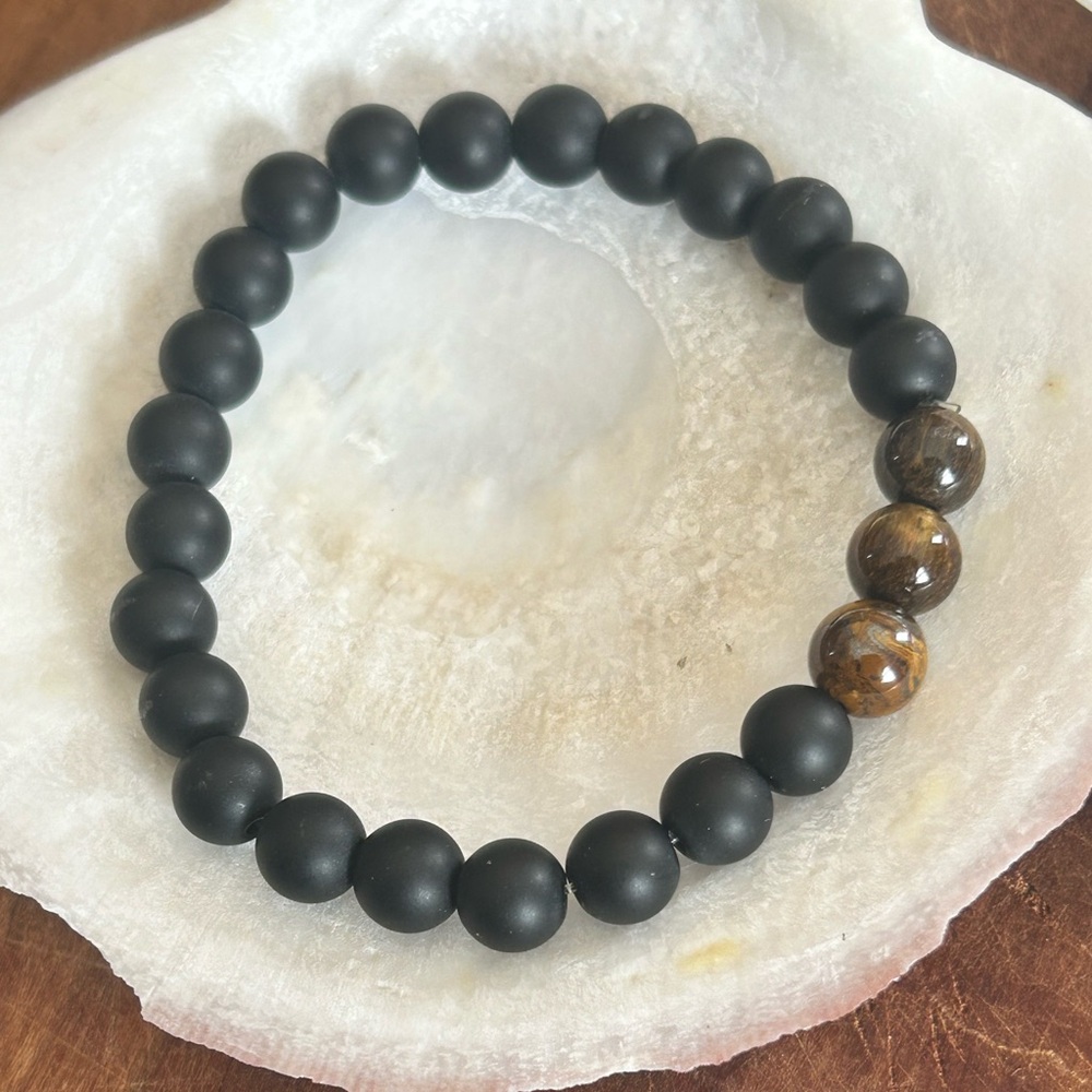 💚💚5/$25💚💚 🖤 Matte Black Bead Bracelet with Tiger’s Eye Acc